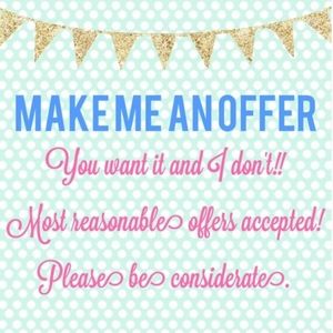 👚All reasonable offers considered! BUNDLE & SAVE!